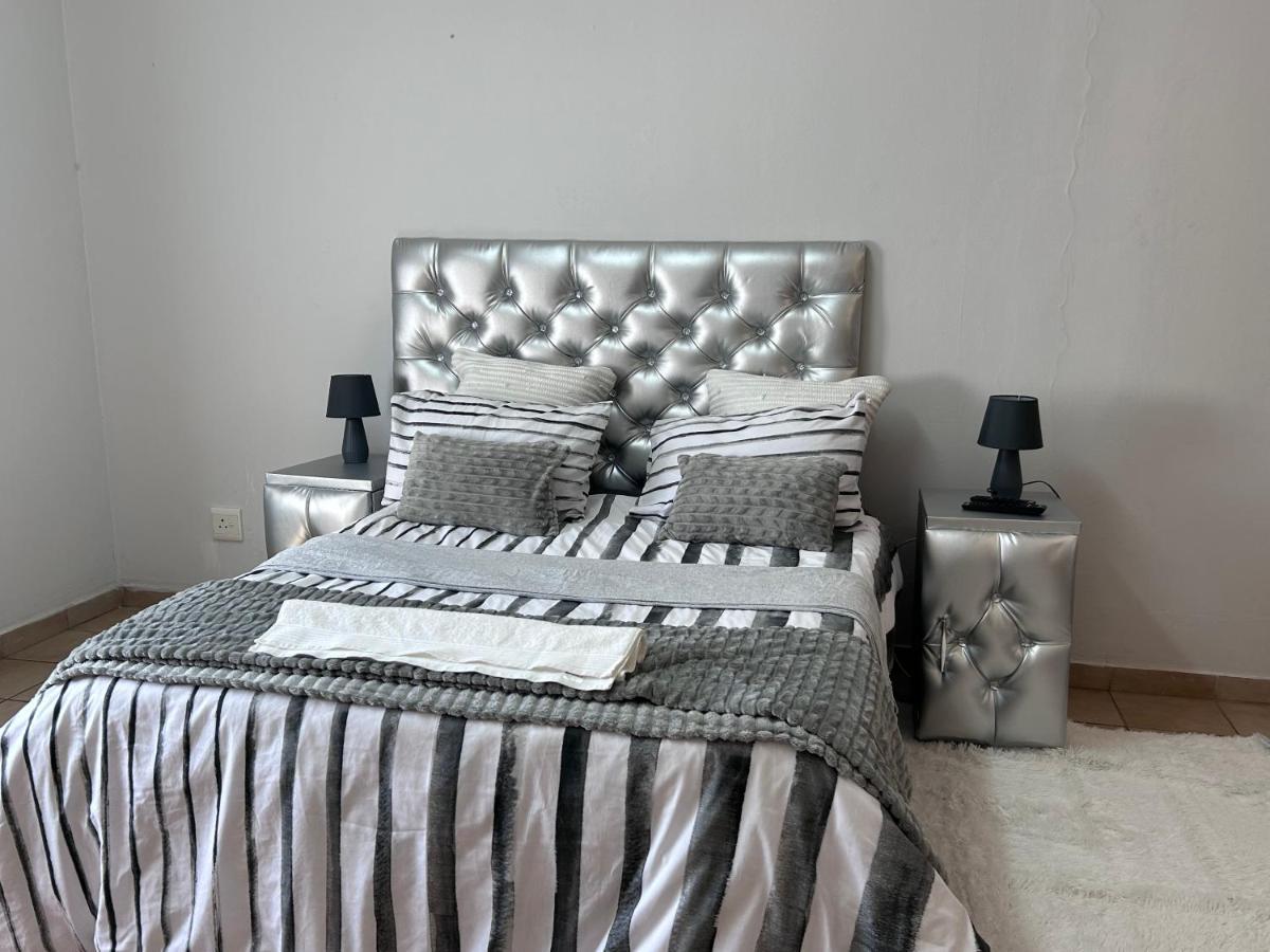 Blue Lantern Bed And Breakfast Kempton Park Dış mekan fotoğraf