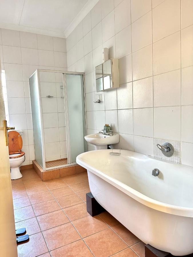 Blue Lantern Bed And Breakfast Kempton Park Dış mekan fotoğraf