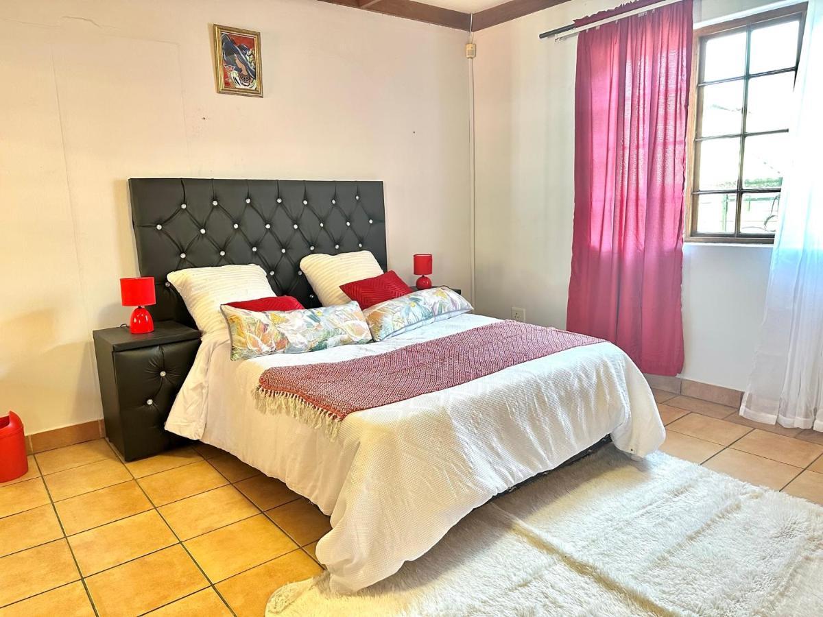 Blue Lantern Bed And Breakfast Kempton Park Dış mekan fotoğraf