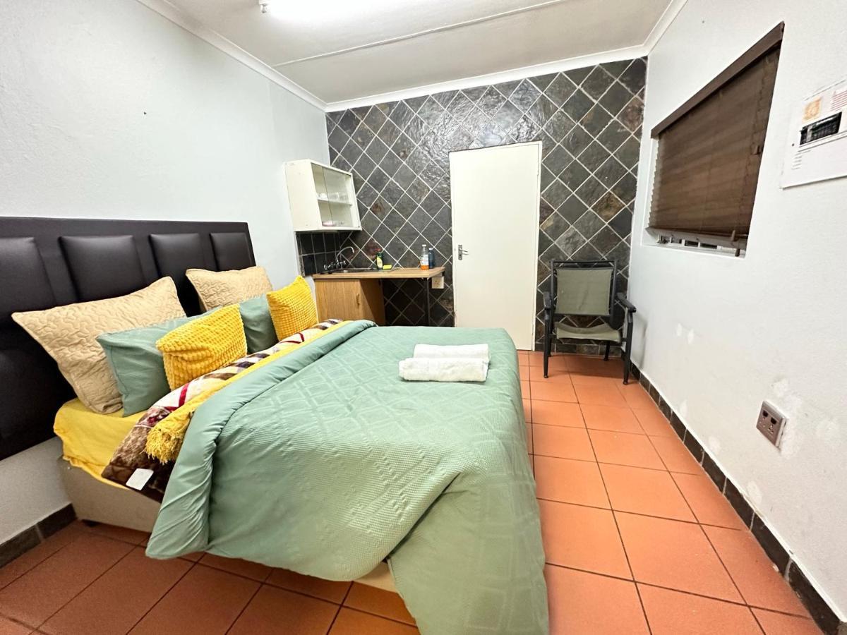 Blue Lantern Bed And Breakfast Kempton Park Dış mekan fotoğraf