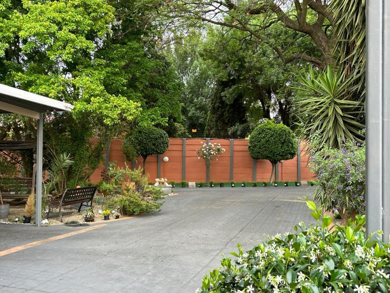Blue Lantern Bed And Breakfast Kempton Park Dış mekan fotoğraf