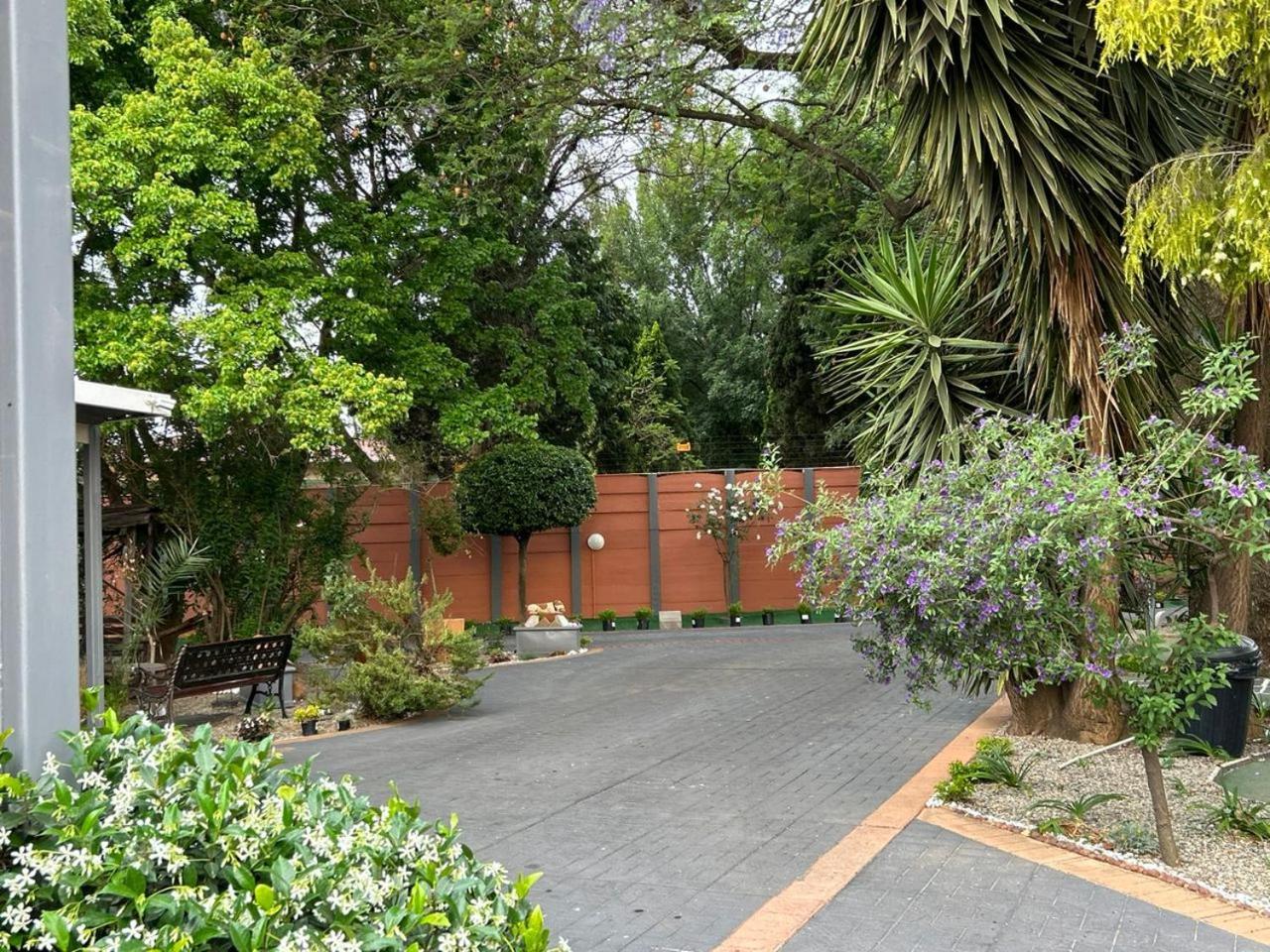 Blue Lantern Bed And Breakfast Kempton Park Dış mekan fotoğraf